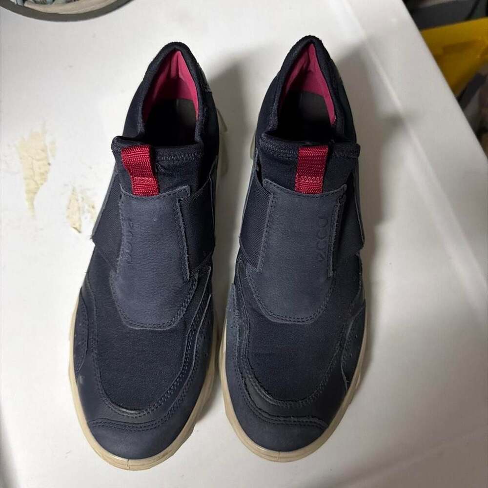 ECCO Navy Blue Slip-On Fluidform Sneakers